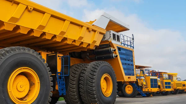 Grote Gele Mijnwagen Details Van Bouw Van Een Mijnbouwdump Truck — Stockfoto