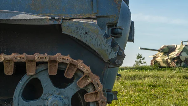 Schwere Panzer Aus Dem Zweiten Weltkrieg Stehen Auf Dem Schlachtfeld — Stockfoto