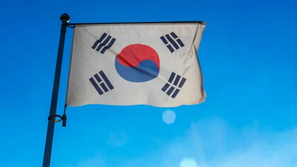 Bandera Corea Del Sur Contra Cielo Azul Con Rayos Sol — Foto de Stock