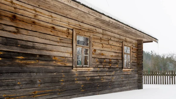 Brädade Upp Fönster Den Gamla Träväggen Huset Att Snida Pryder — Stockfoto