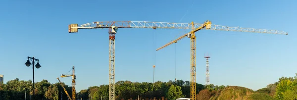 Panoramisch Uitzicht Bouwplaats Het Centrum Van Stad Met Een Paar — Stockfoto