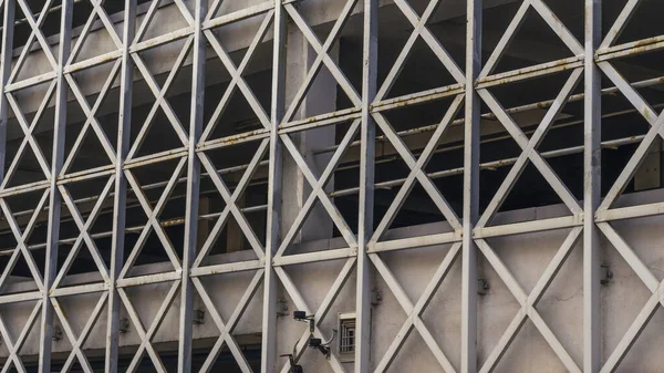 금속그릴 빌딩이요 표면을 도시적 설계를 이미지 — 스톡 사진