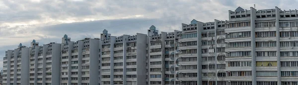 배경의 주거용 건물의 전형적 — 스톡 사진