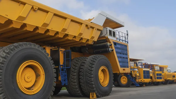 Grote Gele Mijnwagen Details Van Bouw Van Een Mijnbouwdump Truck — Stockfoto