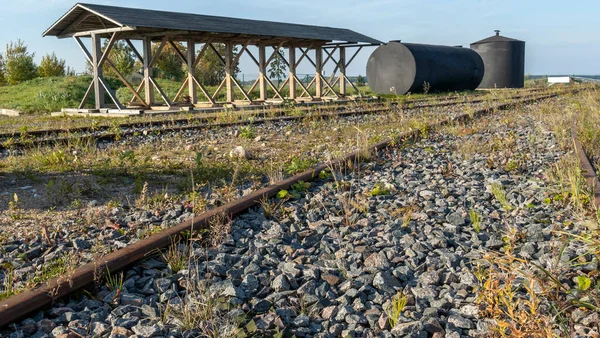 Een Metalen Brandstoftank Een Antiek Spoorwegterrein Oude Zwarte Tank Het — Stockfoto