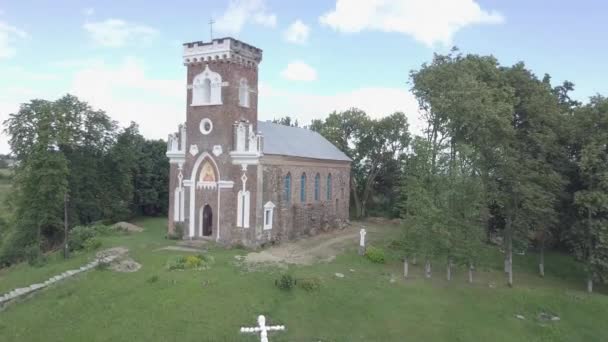 聖バーバラの古い正統派教会の空中ビュー ベラルーシのグロドノ地方のライツァ村 歴史的概念 — ストック動画