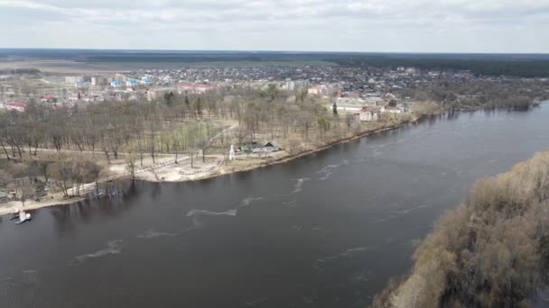 Río Pripyat Fluye Ciudad Narovlya Primavera Región Gomel Bielorrusia Catástrofe — Vídeo de stock