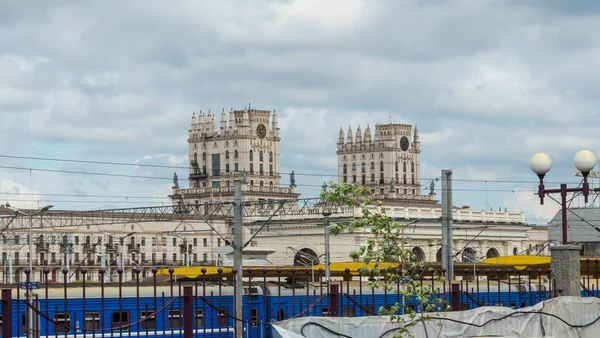 鉄道とミンスク中央駅 ベラルーシ 論理的概念 — ストック写真