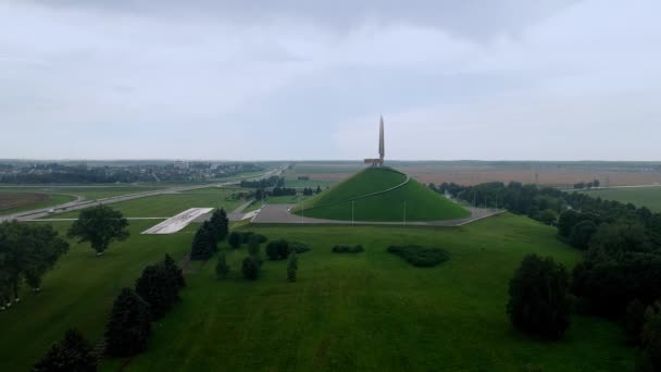 Monumento Honor Los Soldados Soviéticos Que Lucharon Segunda Guerra Mundial — Vídeo de stock