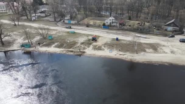 プリピアット川は春にナロヴリアの町を流れる ゴメル地方 ベラルーシ チェルノブイリ事故 災害情報サイト — ストック動画