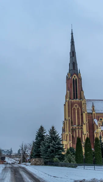 Neo Gotiska Katedralen Kyrkan Staden Gervyaty Vitryssland Vintern Dramatisk Himmel — Stockfoto