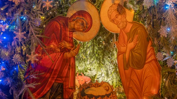 Julkrubba Födelse Jesusbarnet Traditionell Julkrubba Nära Kyrkan Gatan Julkoncept — Stockfoto