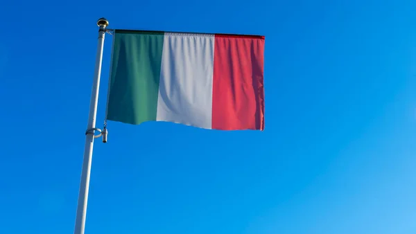 Bendera Nasional Italia Melambaikan Tangan Atas Langit Biru Konsep Diplomasi — Stok Foto