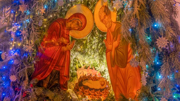Julkrubba Födelse Jesusbarnet Traditionell Julkrubba Nära Kyrkan Gatan Julkoncept — Stockfoto