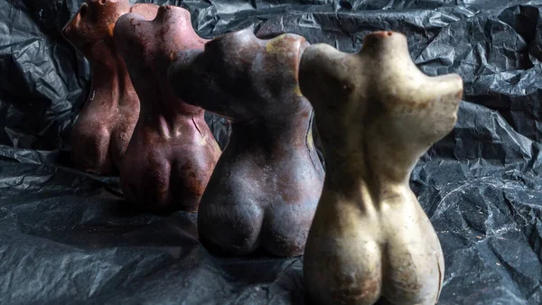 Schokoladenfiguren Form Eines Nackten Weiblichen Körpers Lgbt Konzept Ungewöhnliche Süßigkeiten — Stockfoto