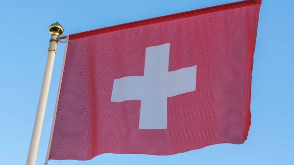 Bandeira Nacional Suíça Mastro Bandeira Frente Céu Azul Com Raios — Fotografia de Stock