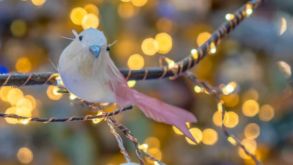 Decoración Del Árbol Navidad Juguete Pájaro Sienta Árbol Ramas Bosque — Foto de Stock