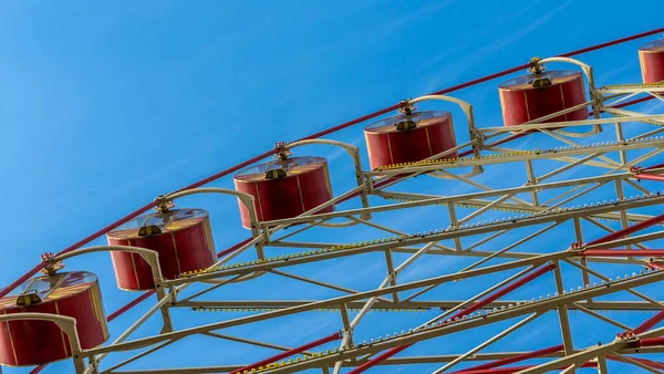 Parte Rueda Los Hurones Parque Contra Cielo Azul Detrás Los — Foto de Stock