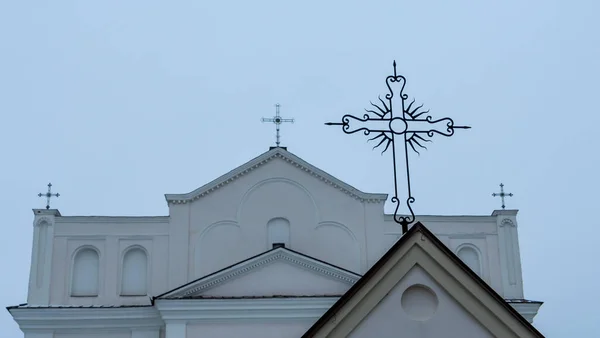 Закриття Католицького Хреста Брамі Вході Церкви Поняття Поклоніння Віри Бога — стокове фото