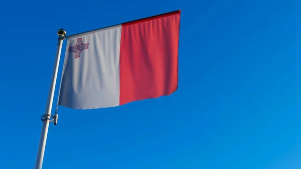 Bandeira Nacional República Malta Mastro Bandeira Frente Céu Azul Com — Fotografia de Stock