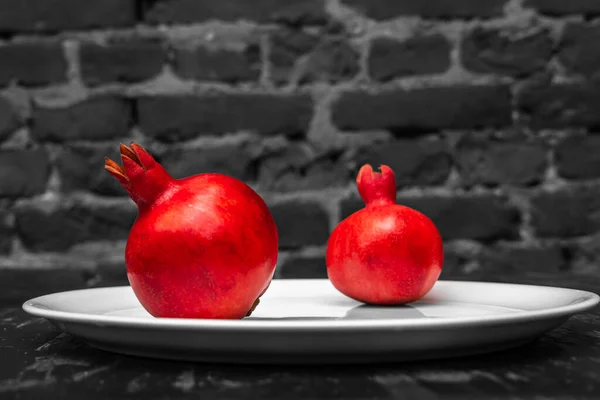 Table Lay Two Red Pomegranate Two Ripe Garnet Table Black — Stock Photo, Image