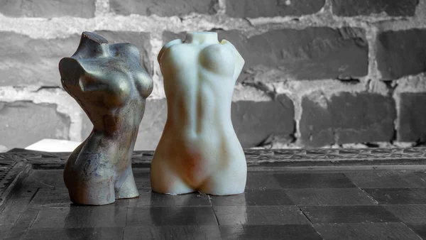 Satranç Tahtasındaki Çıplak Kadın Vücudu Şeklinde Çikolata Figürler Transseksüel Tolerans — Stok fotoğraf