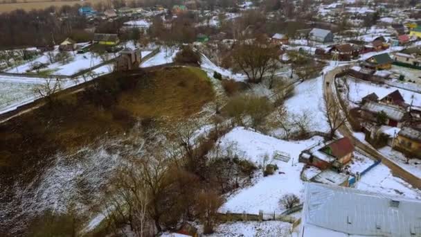 Luchtfoto Van Een Klein Stadje Bedekt Met Sneeuw Een Koude — Stockvideo