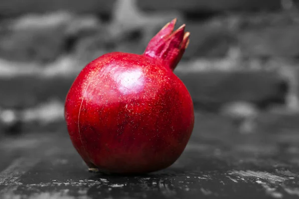 Sur Table Trouvait Grenade Rouge Grenat Mûr Sur Table Sur — Photo