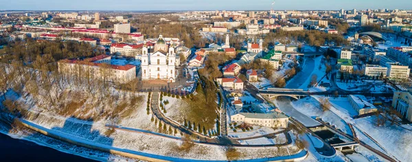 Panoramisch Uitzicht Rivier Dvina Stad Vitebsk Met Kathedraal Orthodoxe Kerk — Stockfoto