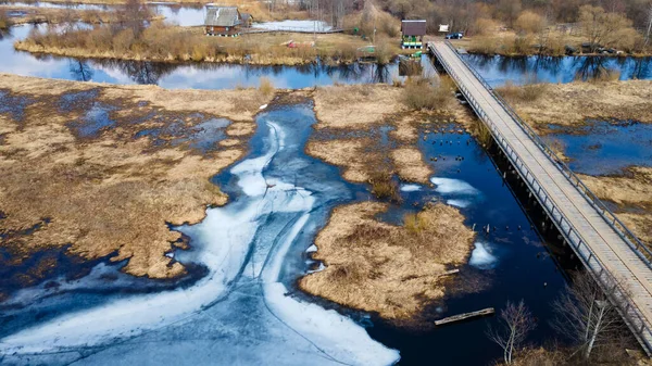 氾濫した牧草地や美しいフィールドと川の空中風景ビュー 旅行のコンセプト — ストック写真