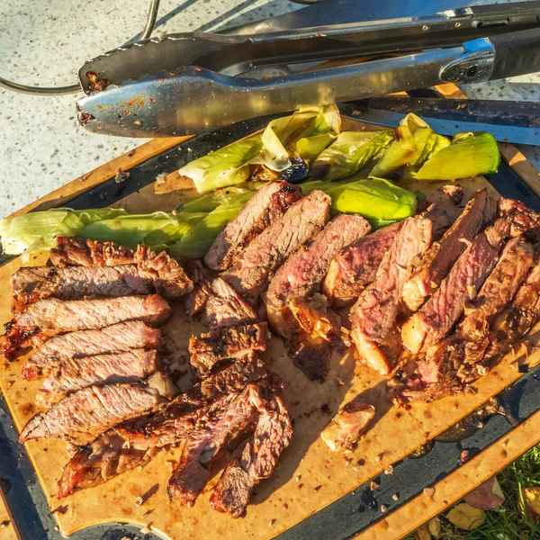 Pieces Roasted Beef Steak Grilled Lettuce Wooden Board — Fotografia de Stock