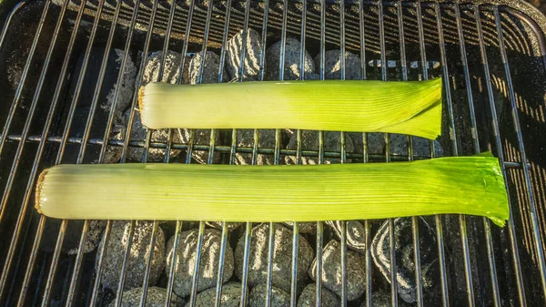 Grilled Romaine Lettuce Halves Barbecue Cooking Concept — Foto Stock