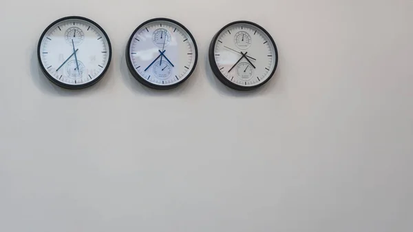 Three Wall Clocks Showing Time Different Capitals World — Stockfoto