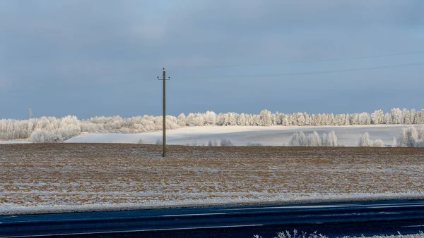 Wiejska Droga Przez Zimową Scenę Wiejską Czarny Czysty Asfalt Zimowa — Zdjęcie stockowe