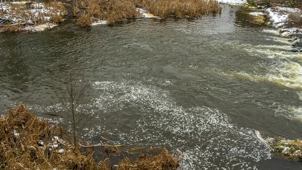 Χειμερινό Τοπίο Ενός Μικρού Ποταμού Στις Αρχές Του Χειμώνα Μια — Φωτογραφία Αρχείου
