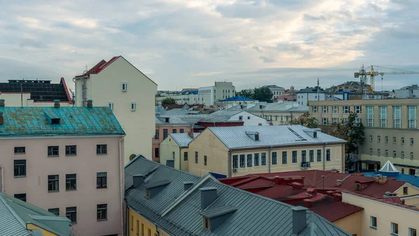 歴史的な街の中心部にタイルの屋根 ミンスク ベラルーシの歴史的な部分のトップビュー 旅行のコンセプト — ストック写真