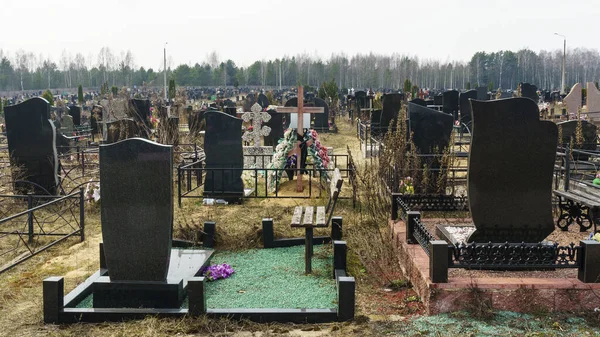 Могили Громадському Кладовищі Концепція Коронавірусу Кладовище — стокове фото