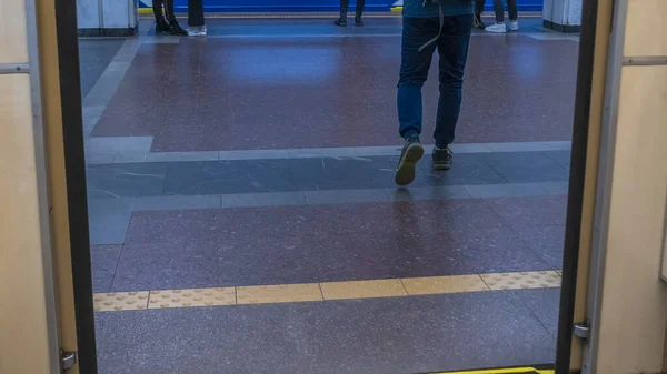 Subway Train Opened Doors Platform Metal Doors Train Wagons Subway — Stock Photo, Image