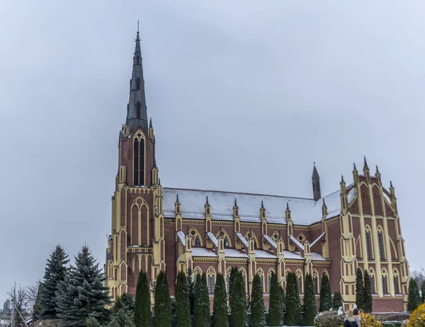 Neo Gotiska Katedralen Kyrkan Staden Gervyaty Vitryssland Vintern Dramatisk Himmel — Stockfoto