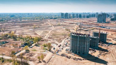 Mikro bölgelerdeki konut evlerinin hava panoramik görüntüsü. Mesaj için yer var. Şehir manzarası kavramı.