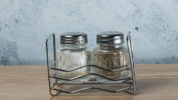 Modernos Moinhos Sal Pimenta Clássica Sobre Mesa Textura Madeira Salt — Fotografia de Stock