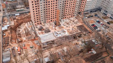 İnşaat alanının havadan görüntüsü devam ediyor. Sanayi bölgesi ve inşaat malzemeleri. Endüstri kavramları.