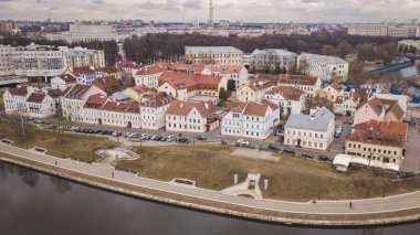Minsk 'teki Trinity ya da Troitskoe banliyösünde hava manzarası. Şehrin tarihi binası..