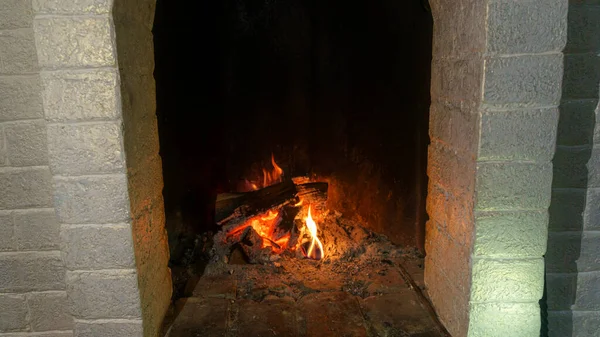 Burning Logs Cozy Fireplace Fire Background Space Text — Stock Photo, Image