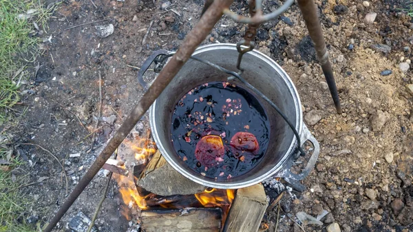 Vin Chaud Dans Pot Touriste Sur Feu Camp Chaud Vin — Photo