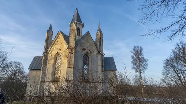 Kapelle Neugotischen Stil Auf Dem Hintergrund Des Sonnenuntergangs Religiöse Konzepte — Stockfoto