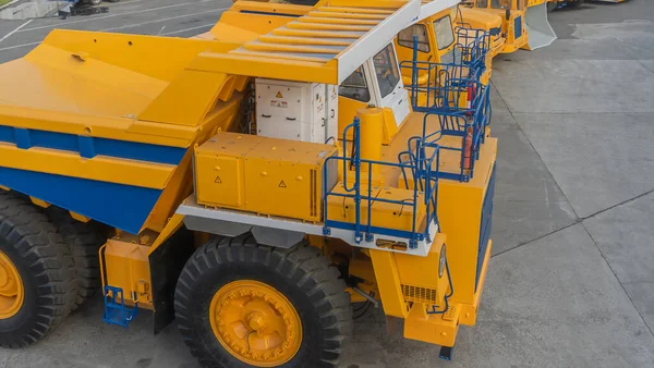 Zware Mijnbouw Dump Trucks Zijn Fabriek Giant Mijnbouw Truck Het — Stockfoto