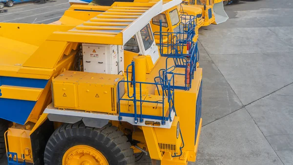 Schwere Muldenkipper Stehen Der Fabrik Riesiger Bergbau Lkw Nachdem Vom — Stockfoto