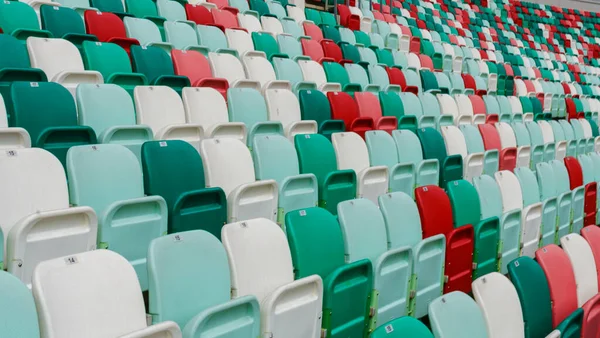 Közelkép Üres Többszínű Műanyag Ülések Számokkal Stadionban Sport Koncepció Szöveg — Stock Fotó