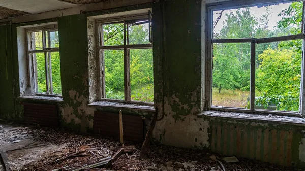 Exclusión Chernóbil Zona Radiactiva Edificio Fantasma Abandonado Ventanas Rotas Chernóbil —  Fotos de Stock